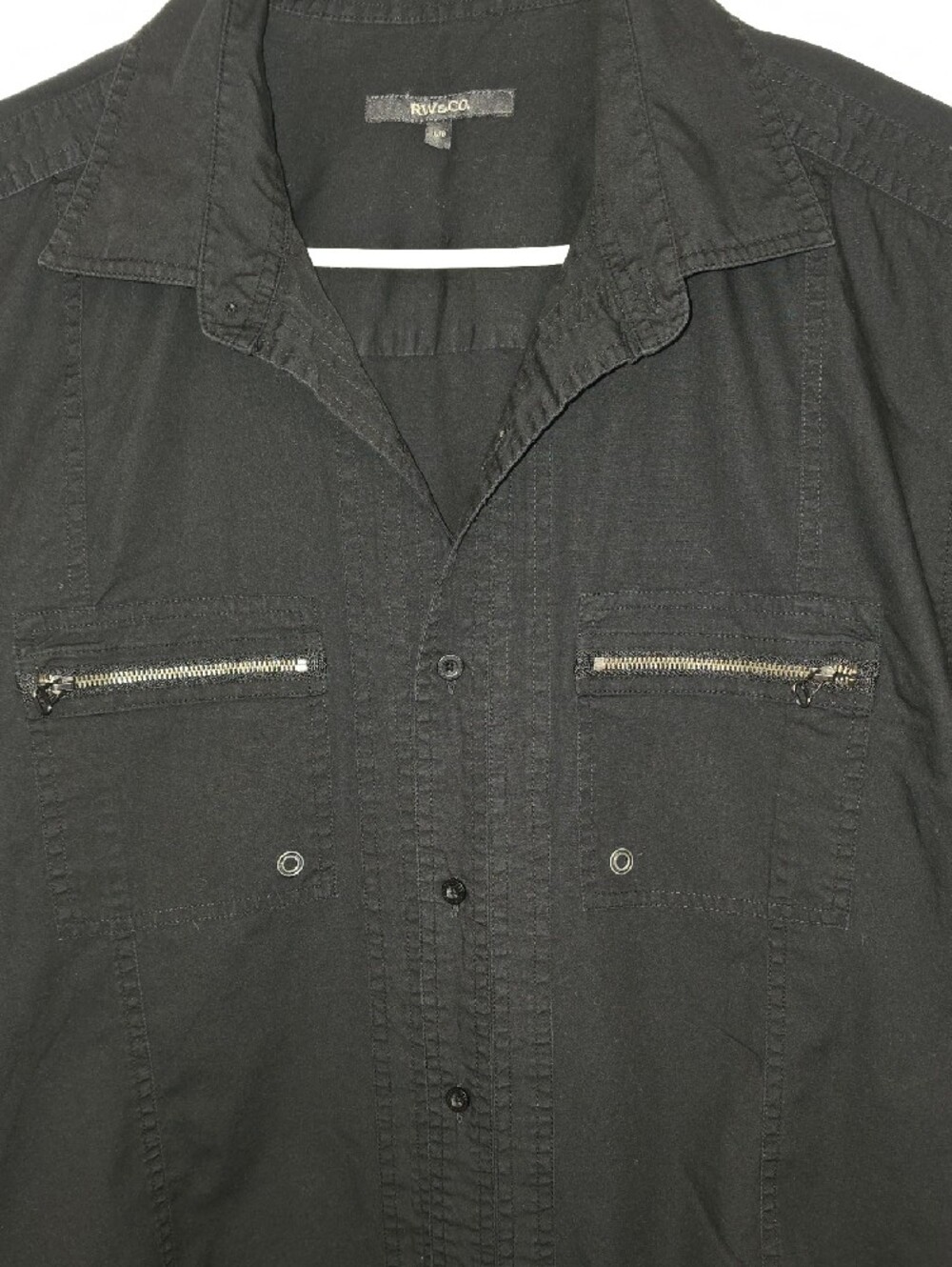 RW&CO. Men's Black Short-Sleeve Button-Down Shirt with Zip Chest Pockets - Picture 5 of 6